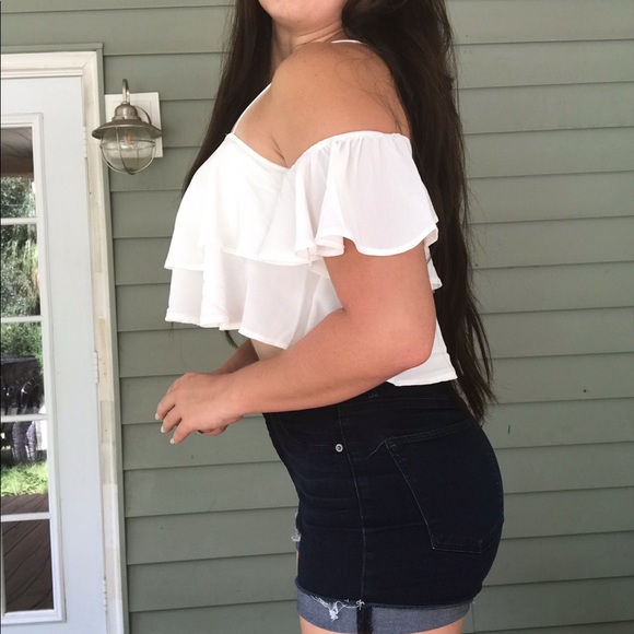 << Ruffle Off the Shoulder Crop Top >> - Picture 2 of 5